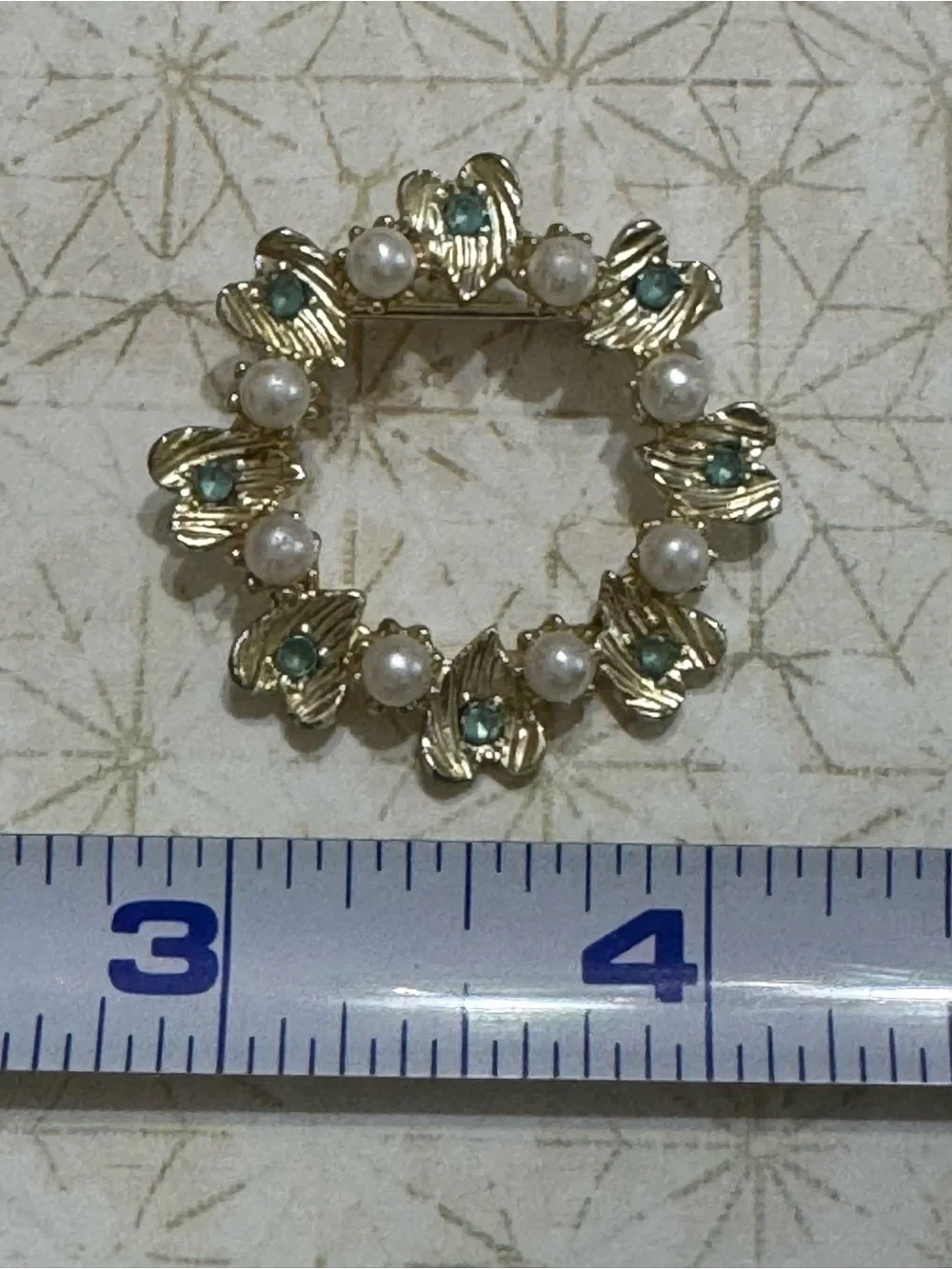 VINTAGE HEART WREATH BROOCH
